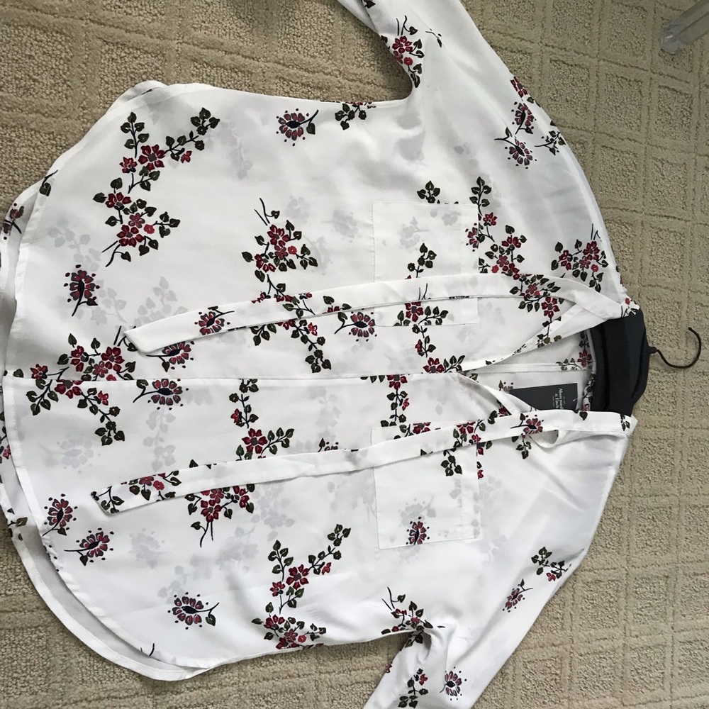 NEVER WORN LONG SLEEVE BLOUSE